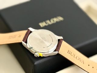 Když chcete dát něco víc než dárek… Nechte na hodinky vyrýt slova, která mají význam ❤️ #zilkahodinky #hodinky #dárek...